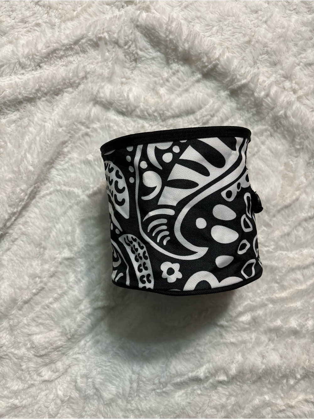 Thirty-One Oh Snap Bin in Playful Parade Black/White Paisley Retired